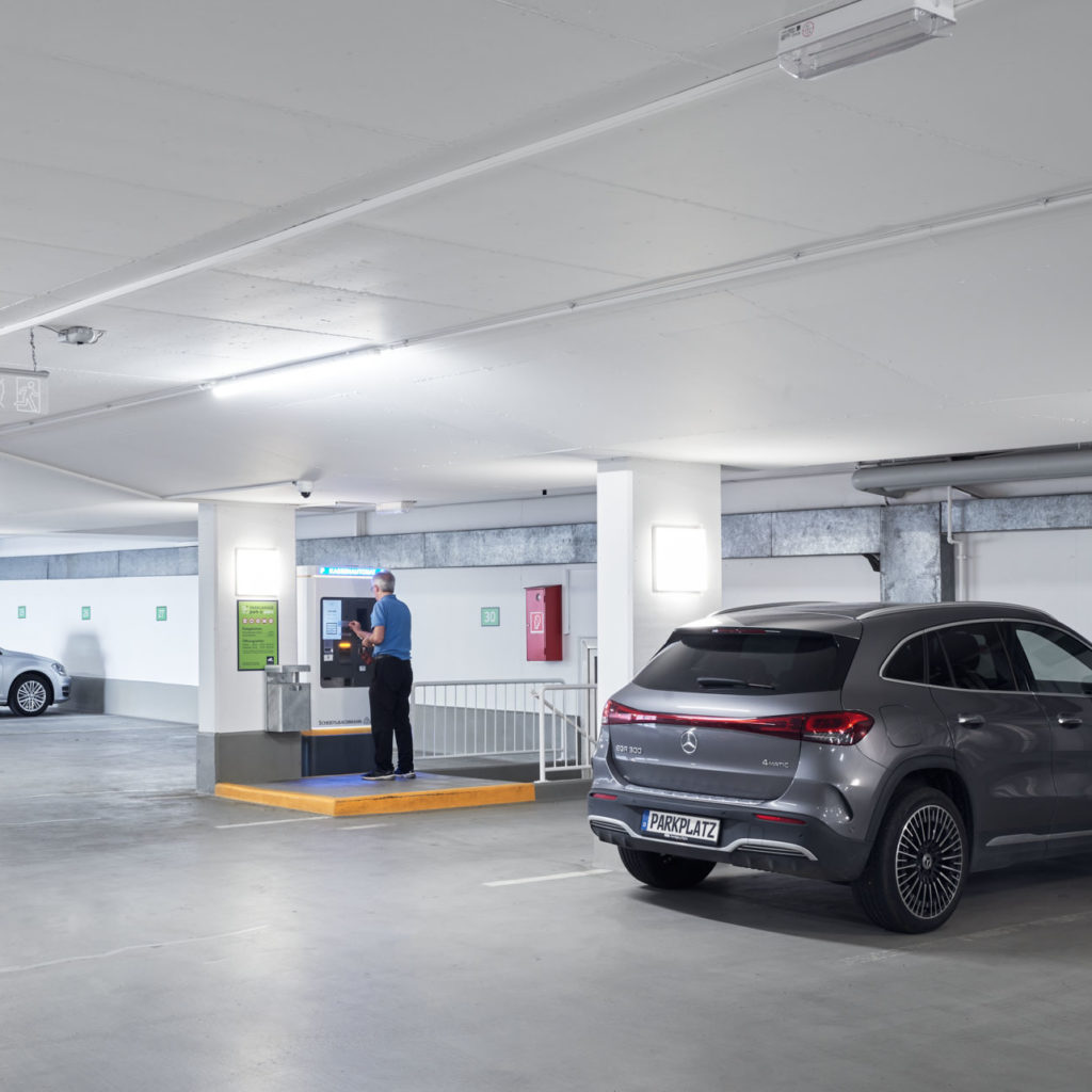 Vielfältige Bezahlmöglichkeiten via Automat im Parkhaus in Kempten