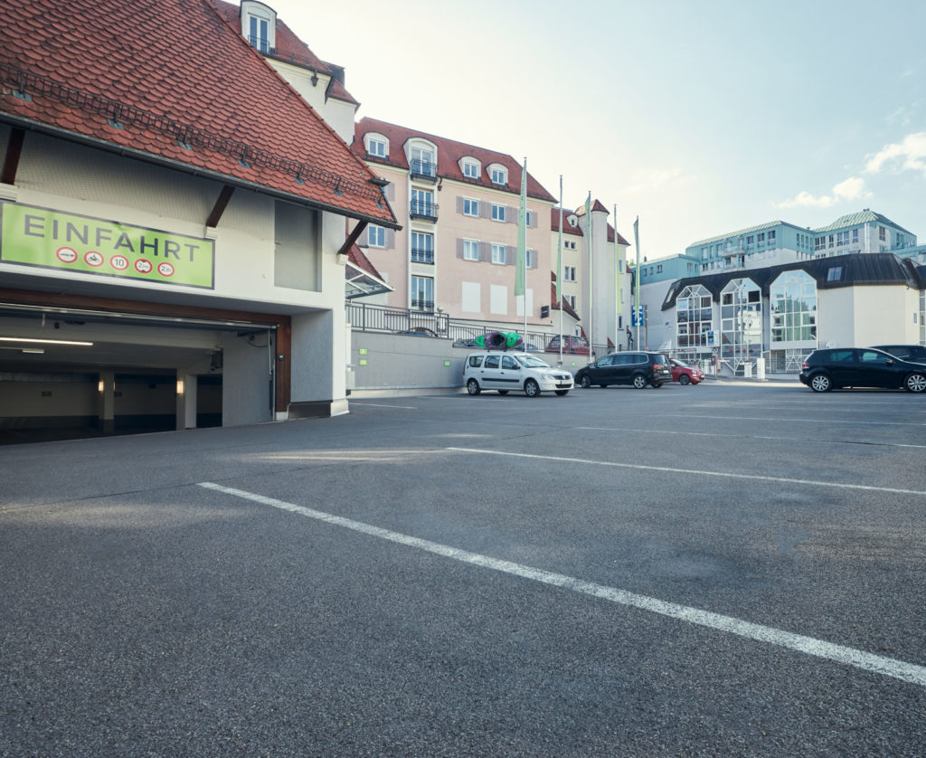 Parkplätze auf der Parkebene des Freidecks in Kempten